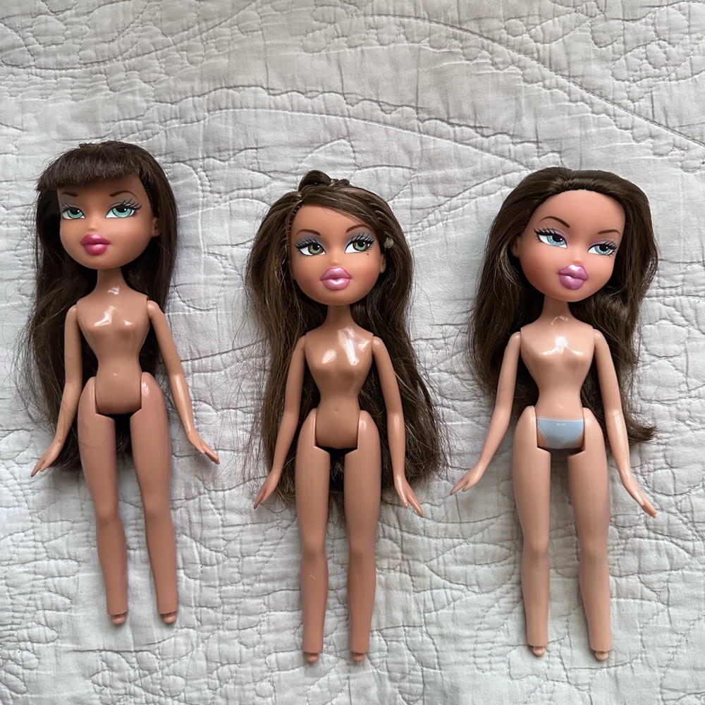 (Sold) 6 2001 Bratz Dolls